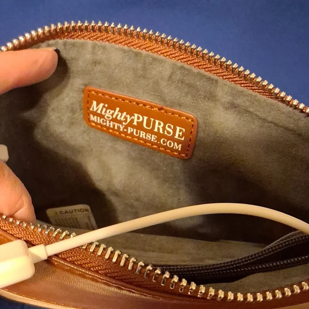 Wristlet-I-phone Charger- NWOT's - Picture 4 of 9